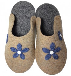 Museumspantoffeln mit "Blume" beige